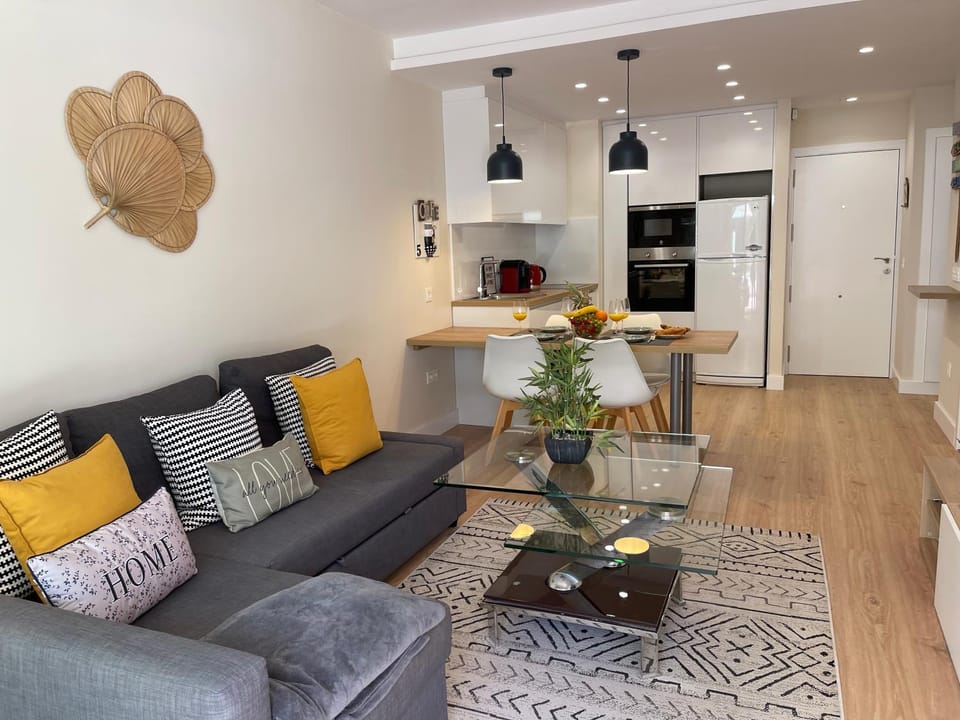 Living room, Seating area, Dining area, stove