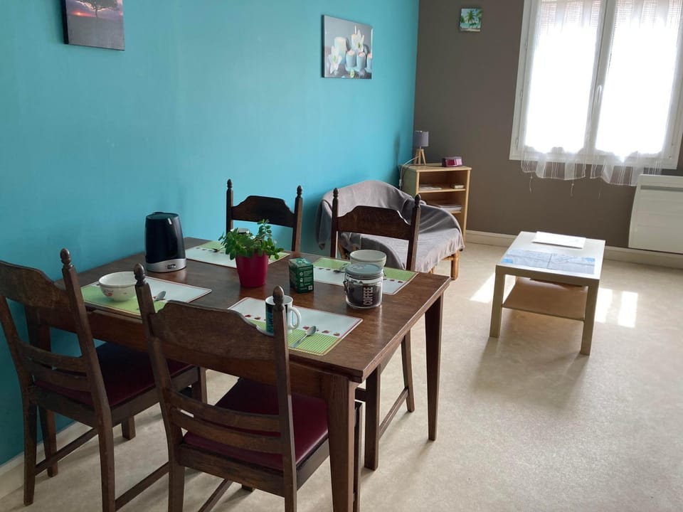 Seating area, Dining area, Meals