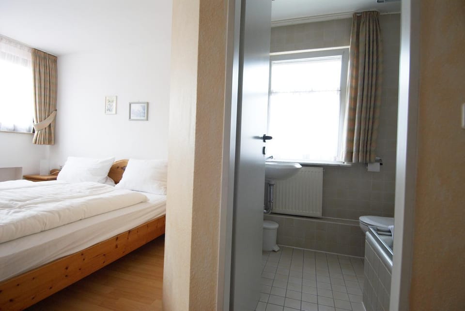 Bed, Bathroom