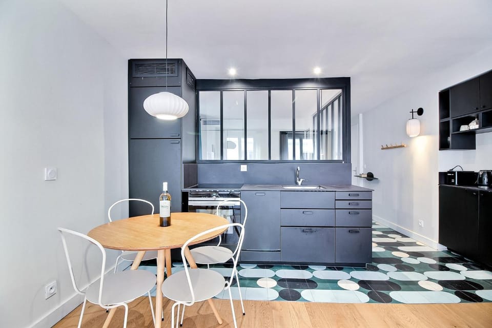 Kitchen or kitchenette, Dining area, stove