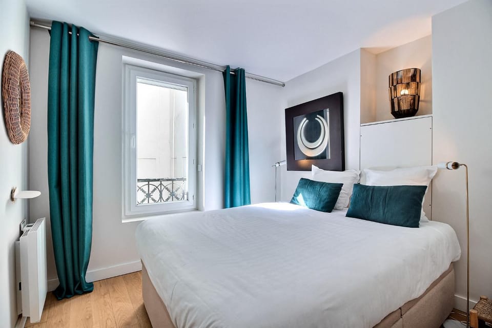 Bed, Other, Photo of the whole room, Decorative detail, Bedroom, heating