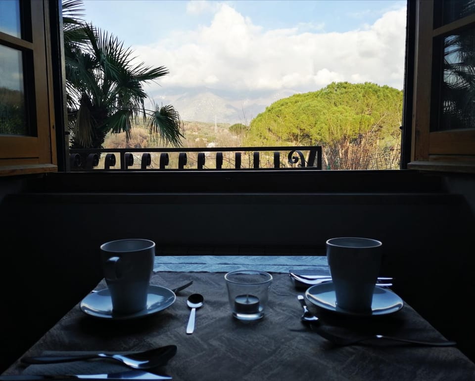 Communal kitchen, Garden view, Mountain view