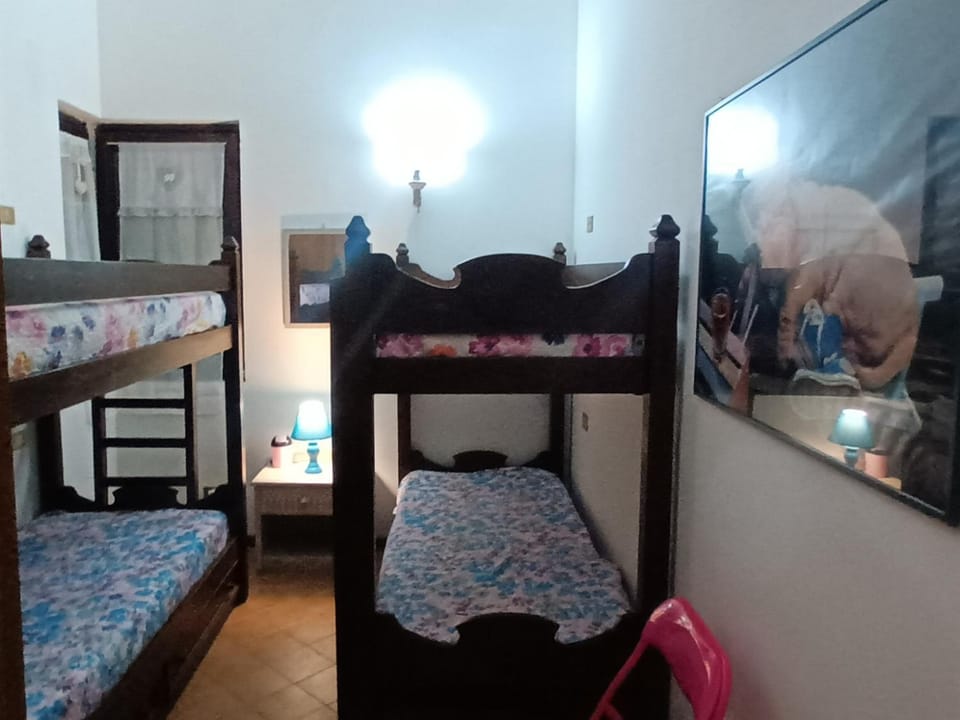 Photo of the whole room, Bedroom, bunk bed