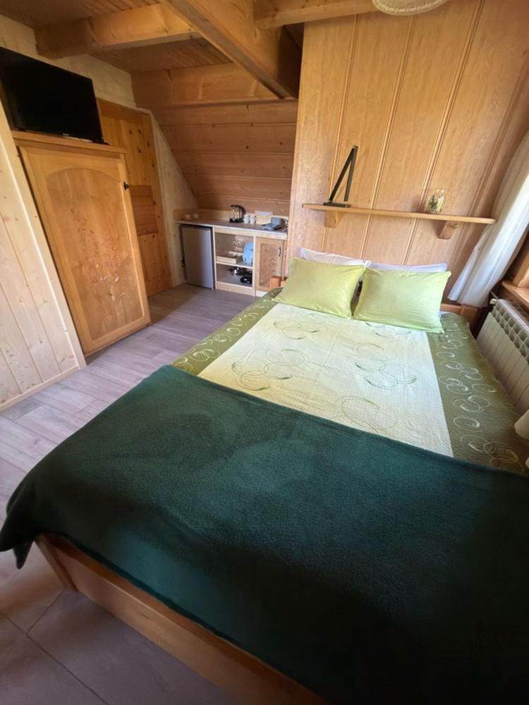 Bed, TV and multimedia, Photo of the whole room, Bedroom, wardrobe