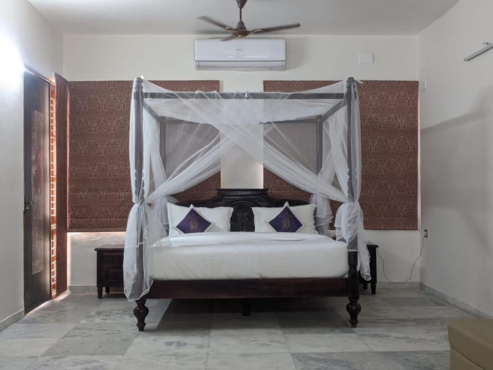 Bed, Photo of the whole room