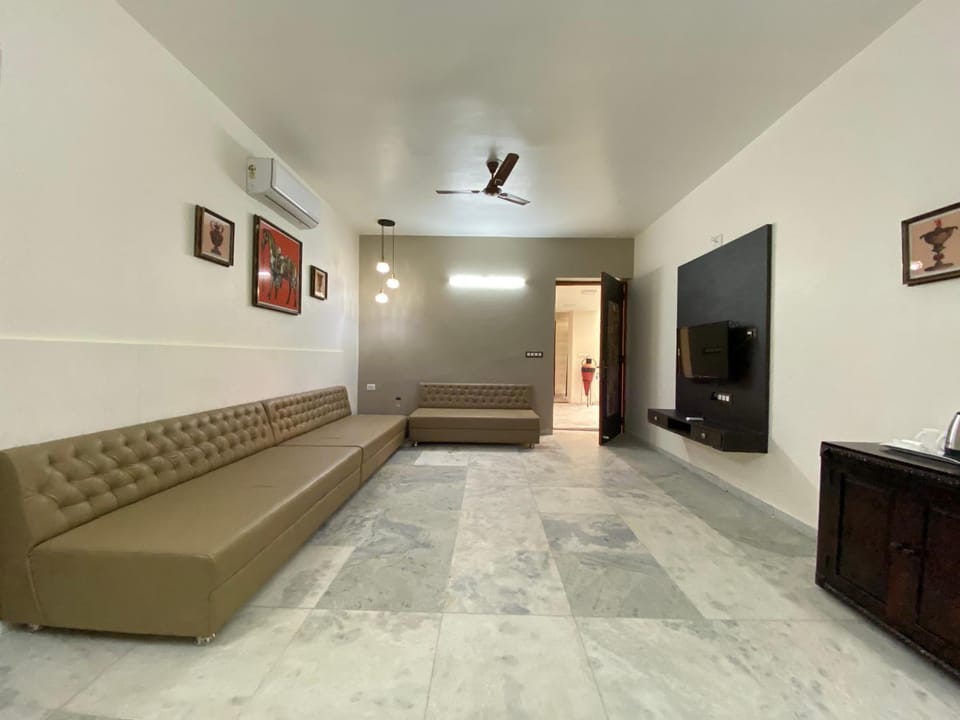 TV and multimedia, Seating area