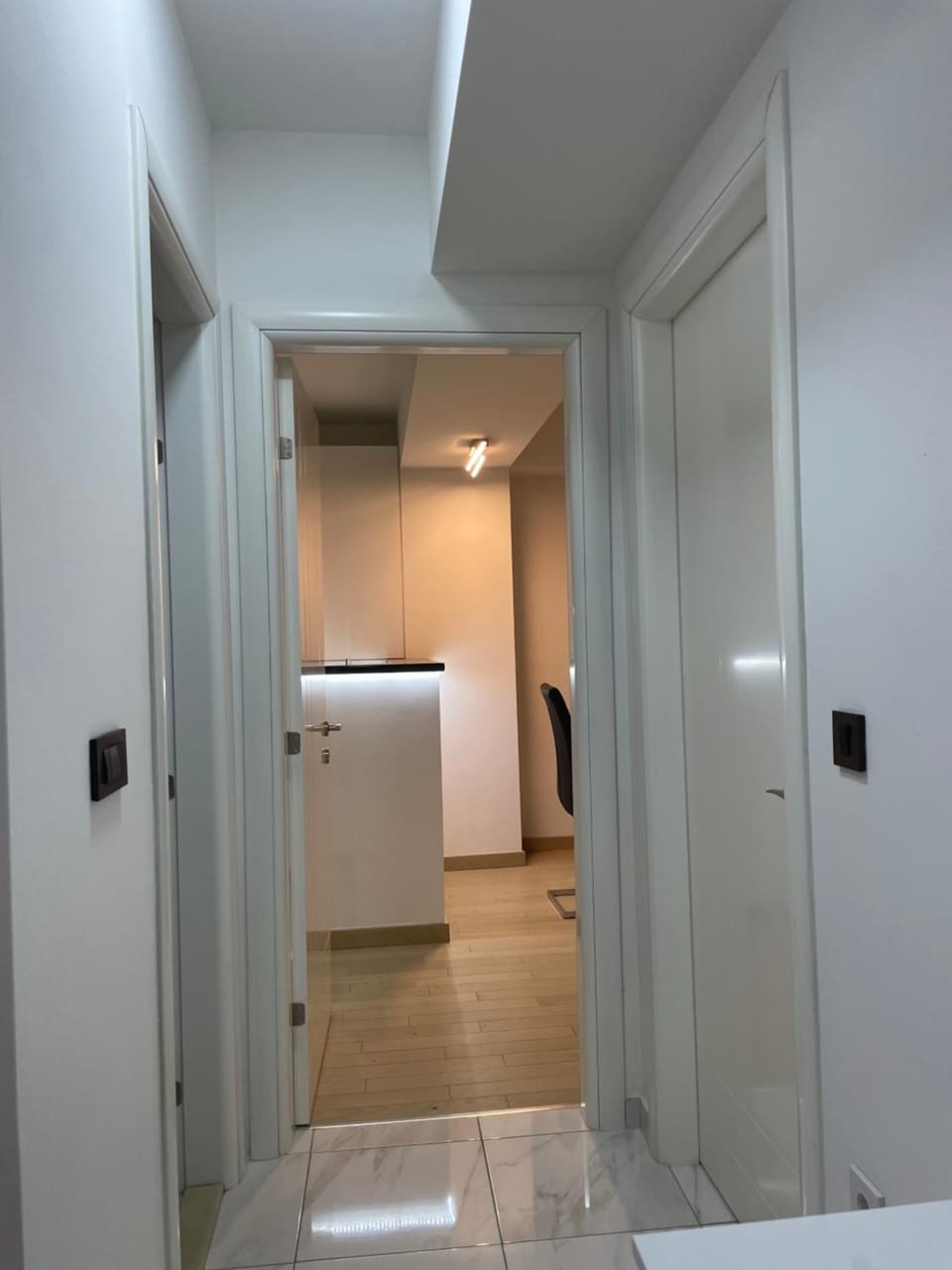 Facade/entrance, minibar