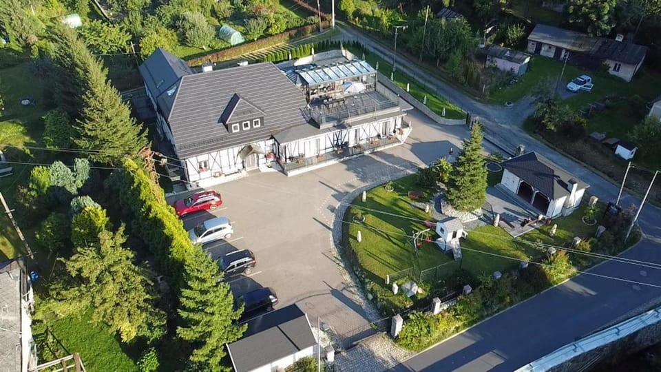Property building, Day, Bird's eye view, Location, Parking