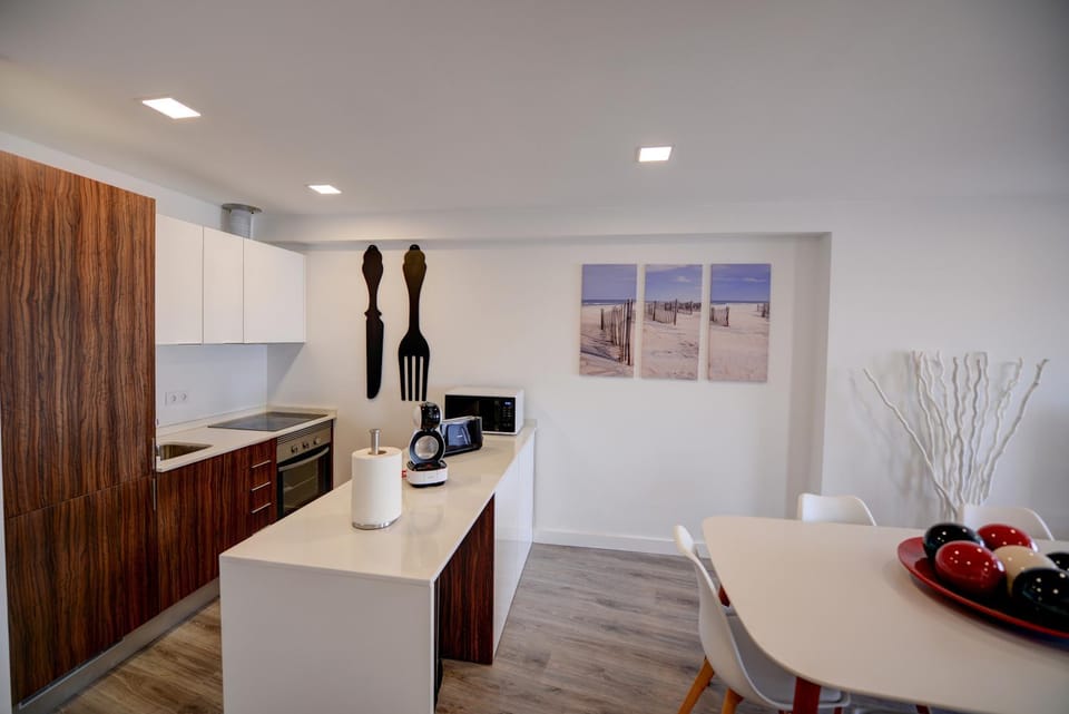 Coffee/tea facilities, Kitchen or kitchenette, Dining area