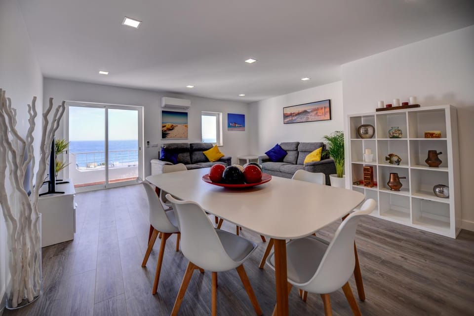 TV and multimedia, Balcony/Terrace, Living room, Seating area, Dining area, Sea view
