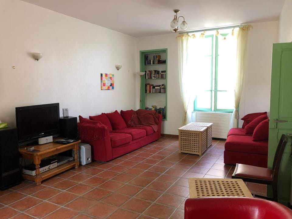 Large 100 year old house in lovely walking area House in Auvergne-Rhône-Alpes