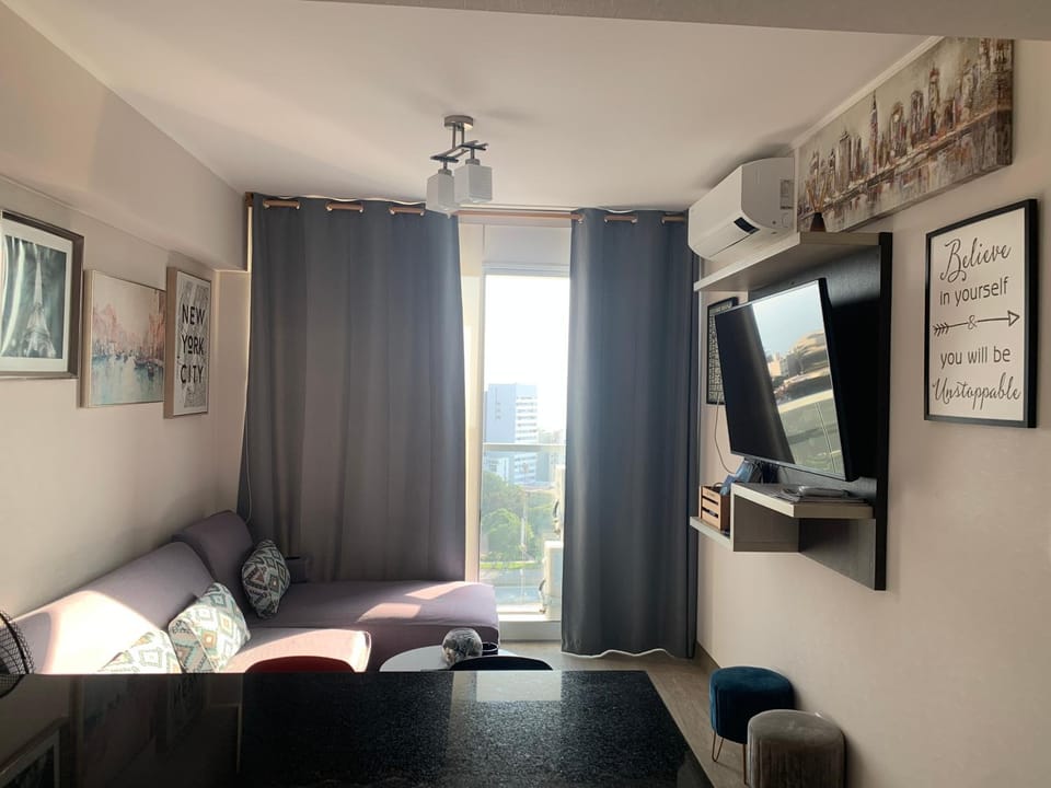 Communal lounge/ TV room, TV and multimedia, Living room, Evening entertainment, air conditioner