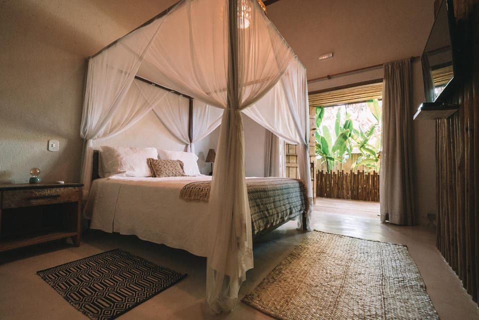 Photo of the whole room, Bedroom