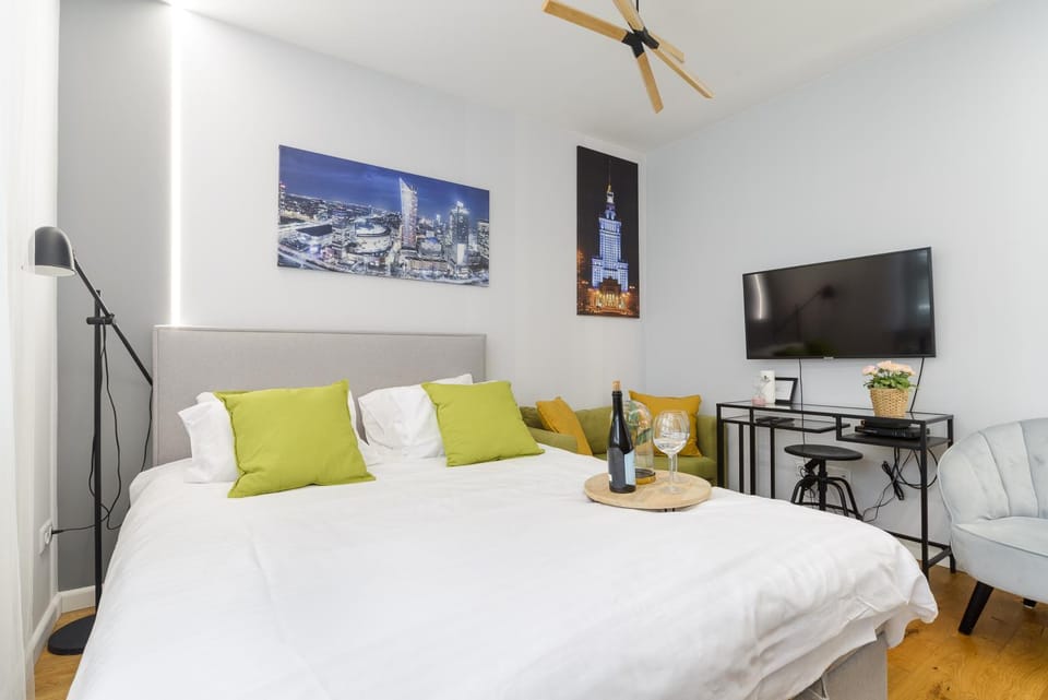 Bed, TV and multimedia, Photo of the whole room