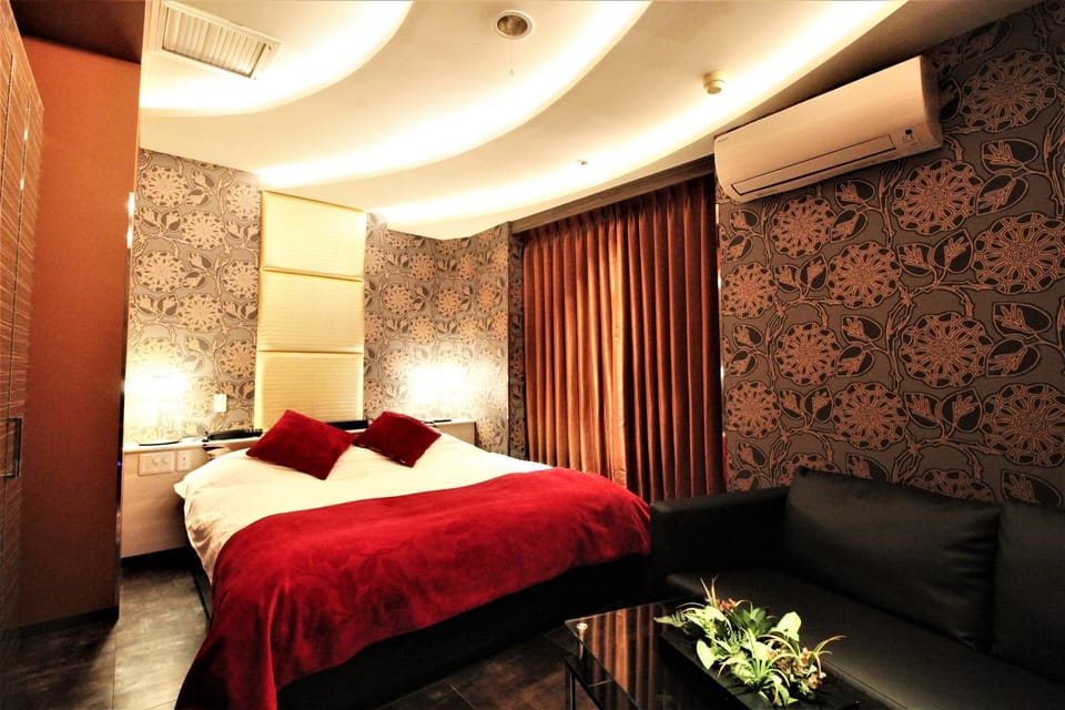 Bed, Living room, Photo of the whole room, Bedroom