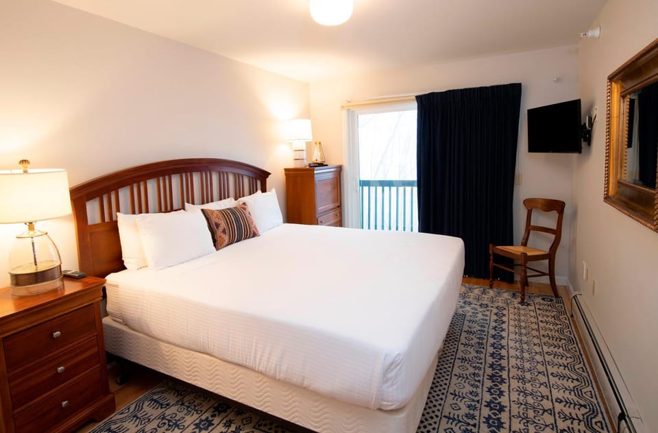 Modern & Updated Winterplace 3Br- Sleeps 12 condo Apartment in Vermont