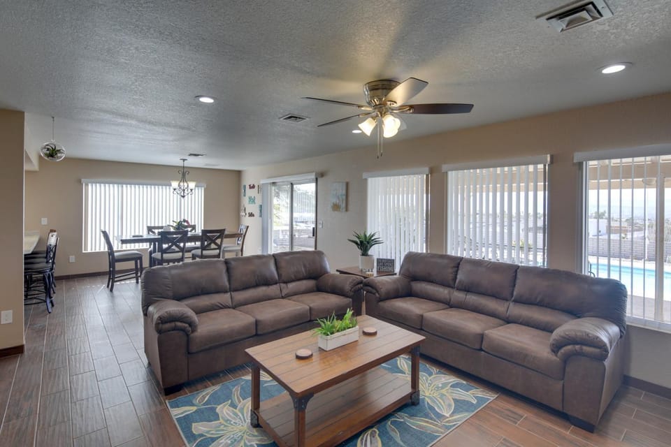 2 Mi to Lake Havasu: Private Oasis w/ Pool & Views House in Lake Havasu City