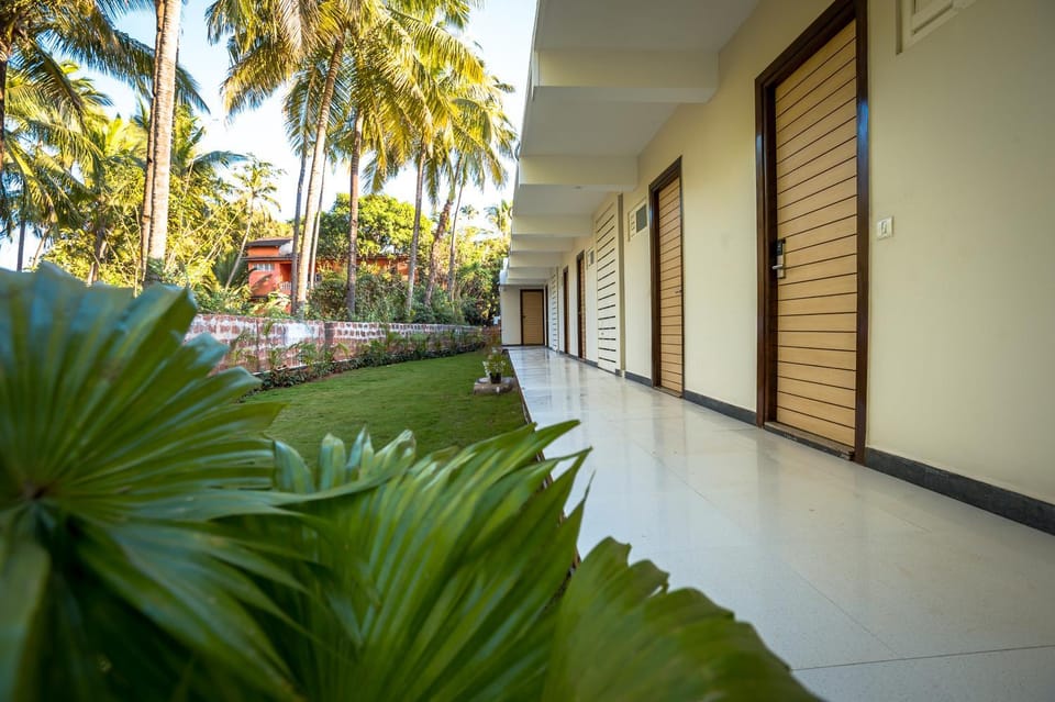 Facade/entrance, Garden