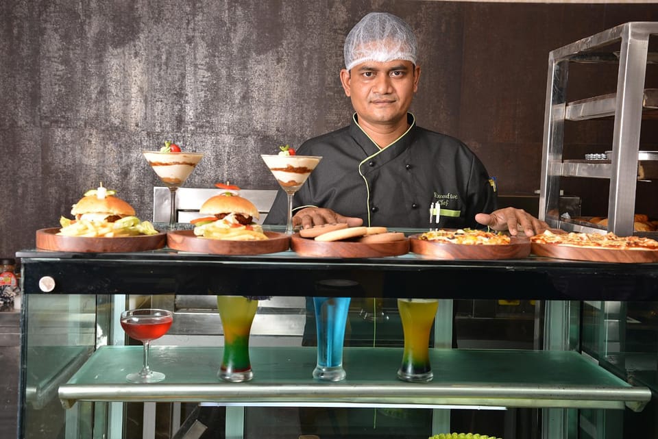 Staff, Food and drinks, Food