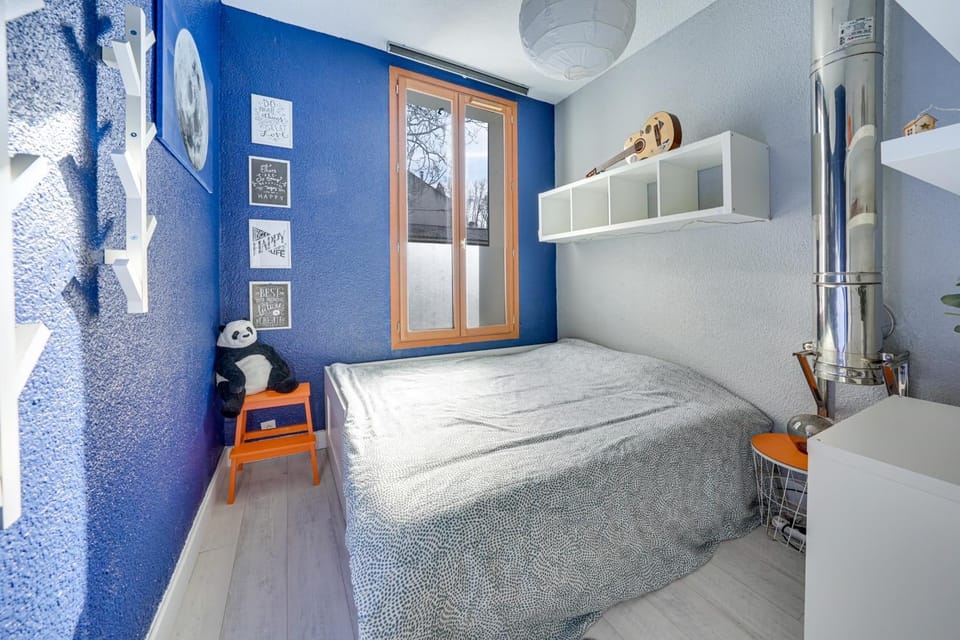 Bed, Photo of the whole room, Bedroom