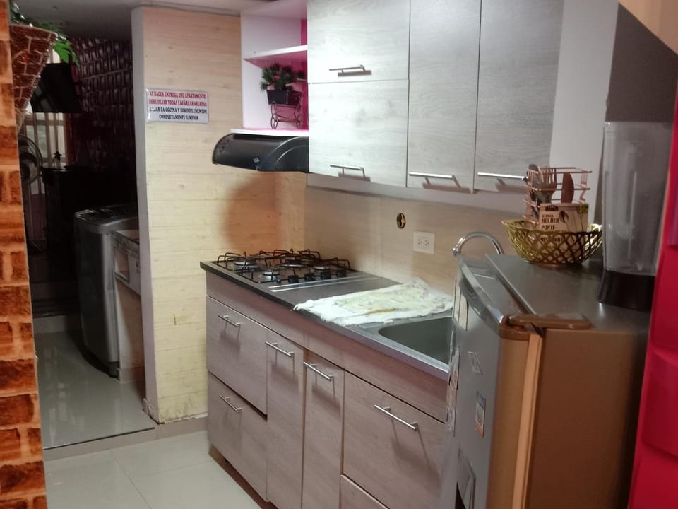 APARTAMENTO PARA TRES PERSONAS a 10 minutos del centro de eventos valle del pacifico y a la misma distancia del centro de la ciudad Y también a 300 mts del Orquideorama Apartment in Cali