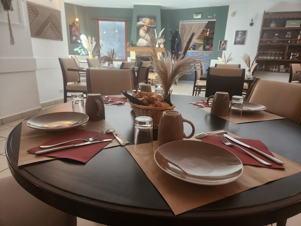 Restaurant/places to eat, Dining area