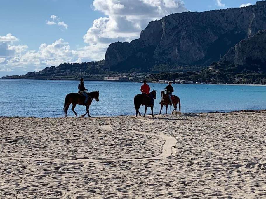 mondello sea view beach apartment Apartment in Palermo