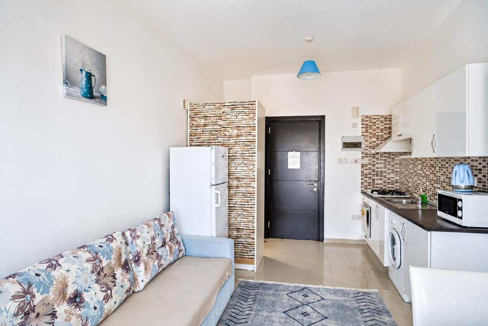 Facade/entrance, Kitchen or kitchenette