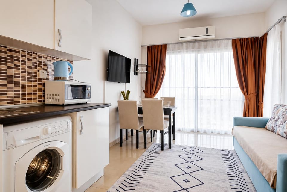 TV and multimedia, Living room, Seating area, Dining area, air conditioner