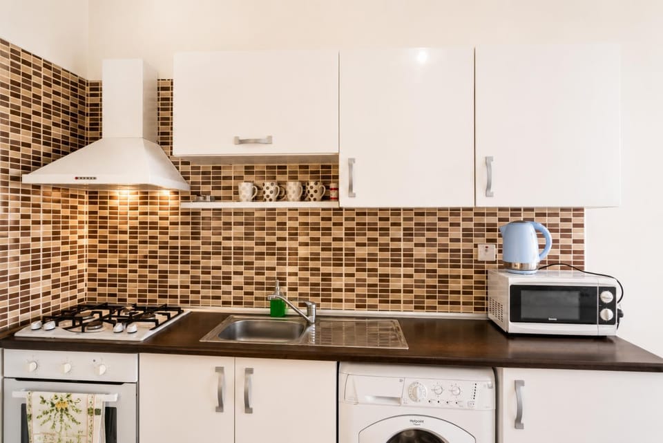 Kitchen or kitchenette, microwave, oven, stove