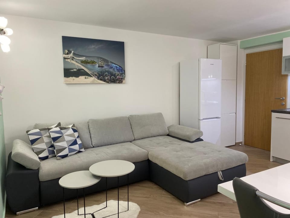 Bathroom, towels, washing machine