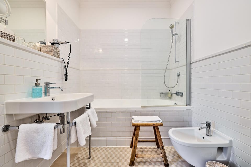 Shower, Toilet, Bathroom, Bath, towels