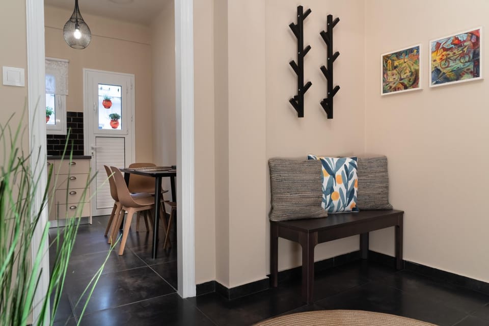 Kitchen or kitchenette, Seating area