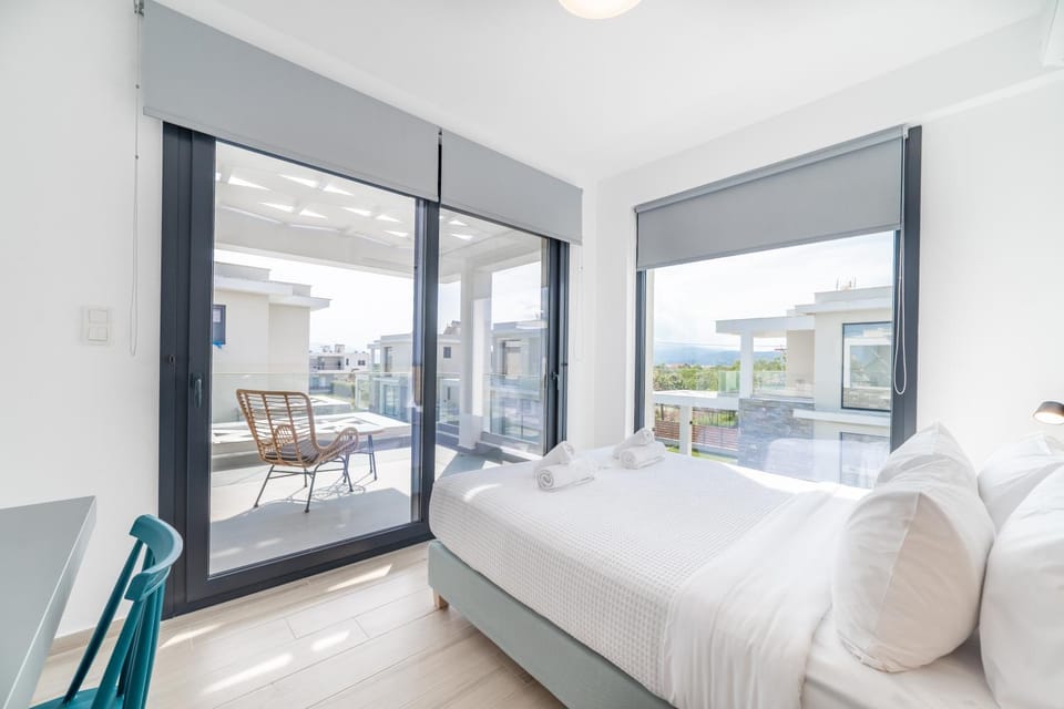 Patio, Bed, View (from property/room), Balcony/Terrace, Living room, Photo of the whole room, Seating area, Bedroom