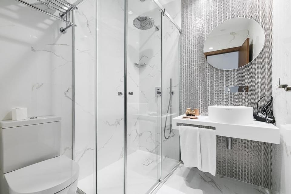 Shower, Bathroom, towels