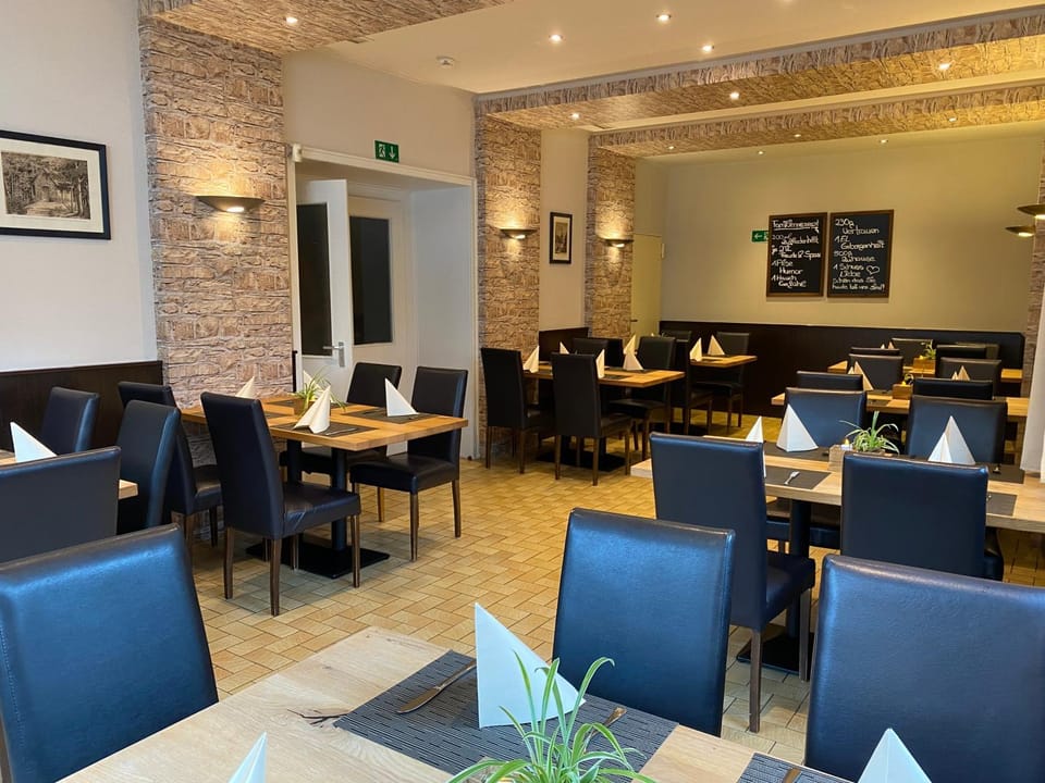 Restaurant/places to eat, Banquet/Function facilities, Seating area, Meeting/conference room