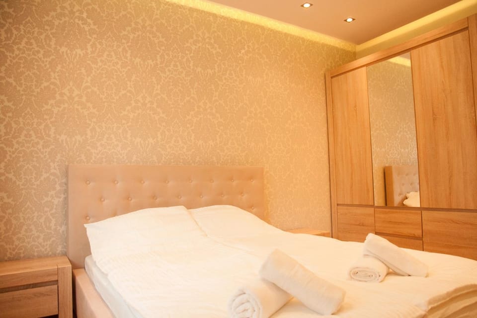 Bed, Photo of the whole room, Bedroom, wardrobe