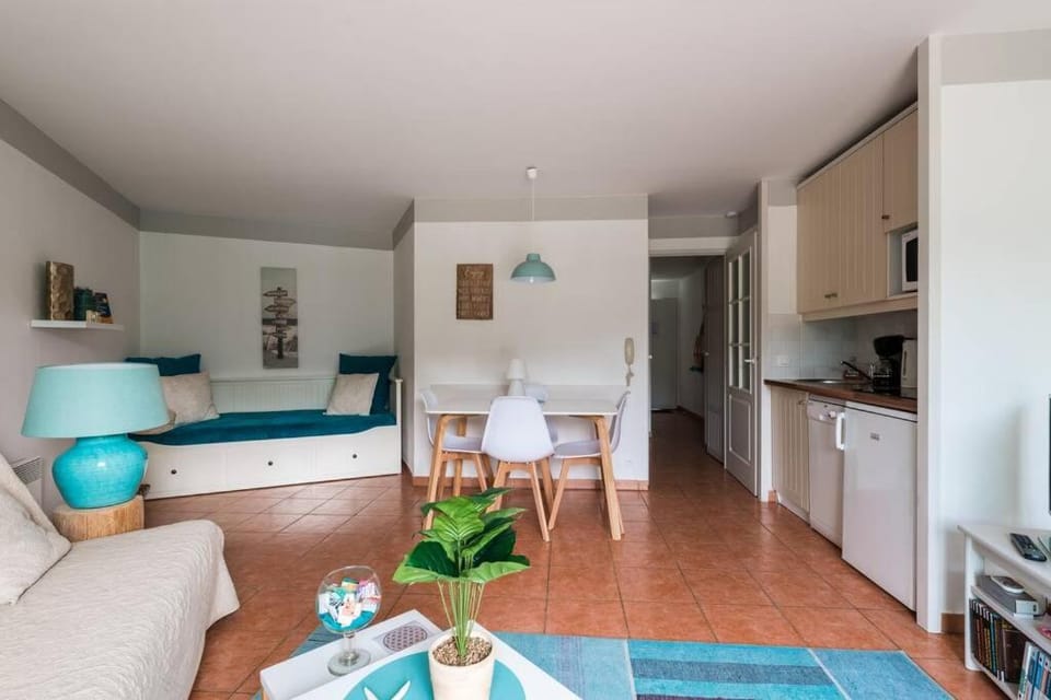 Lumineux, vue piscine, face au Golf, Lacanau Ocean Apartment in Lacanau