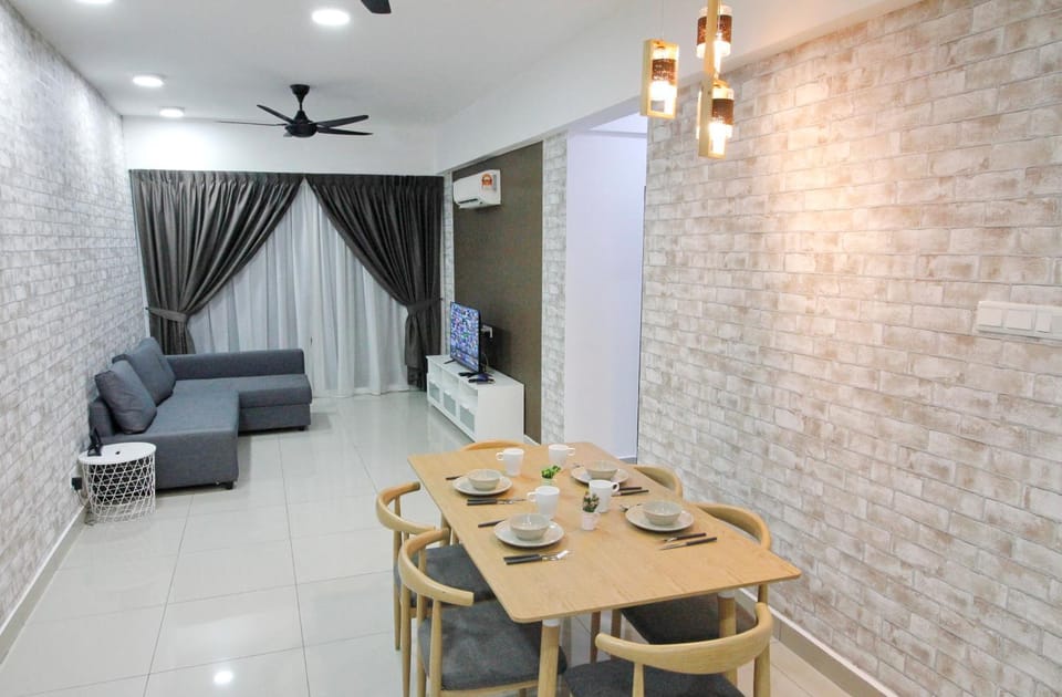 TV and multimedia, Living room, Seating area, Dining area