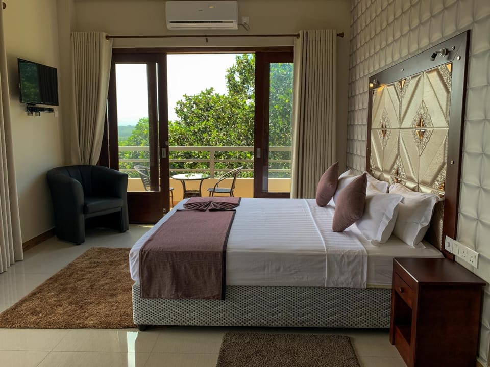 Bed, TV and multimedia, Bedroom, air conditioner