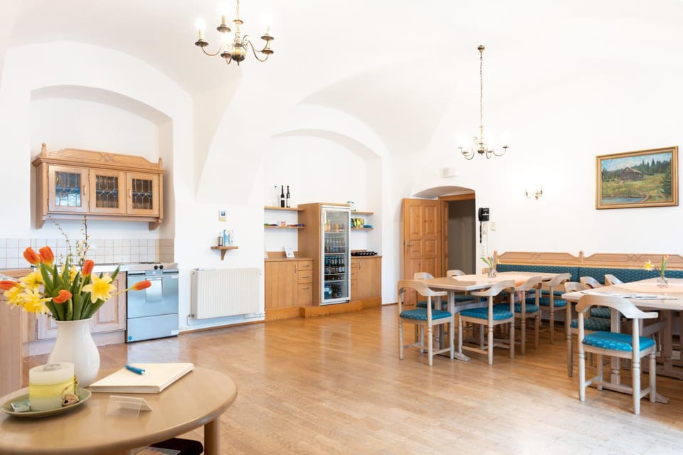 Restaurant/places to eat, Communal lounge/ TV room, Breakfast
