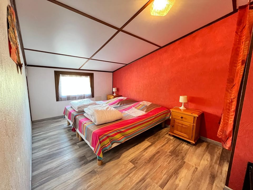 Domaine de vacances à 600m de la plage villa 3 chambres climatisées, 7 couchages, WIFI, terrasse, parking, animations et piscines en supplément LRPDSR8 Villa in Portiragnes