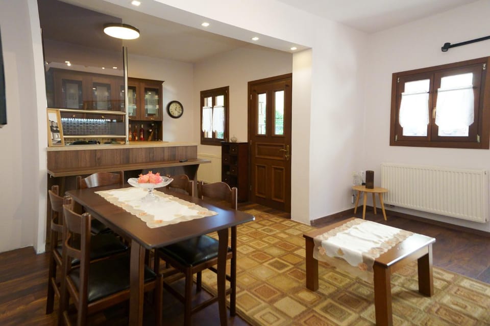 Elati Suites & Apartments-Mihail Bed and Breakfast in Peloponnese, Western Greece and the Ionian
