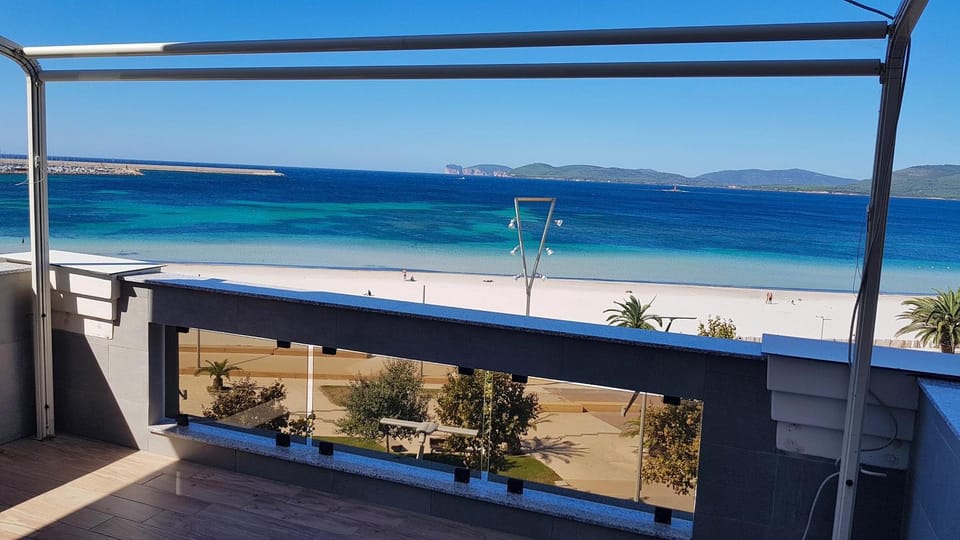 Property building, Facade/entrance, Balcony/Terrace, Sea view