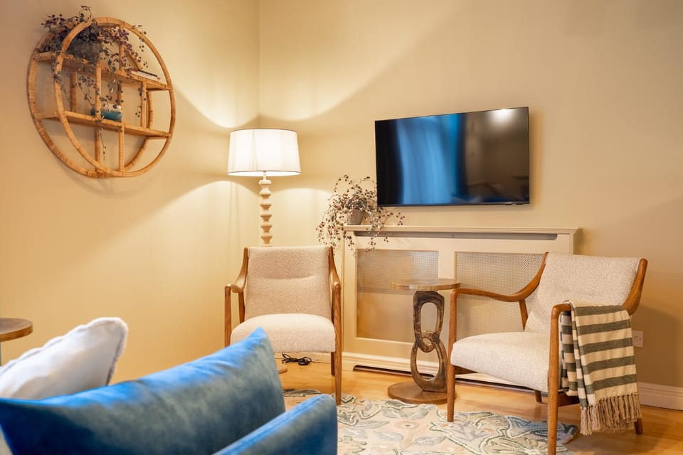 TV and multimedia, Seating area