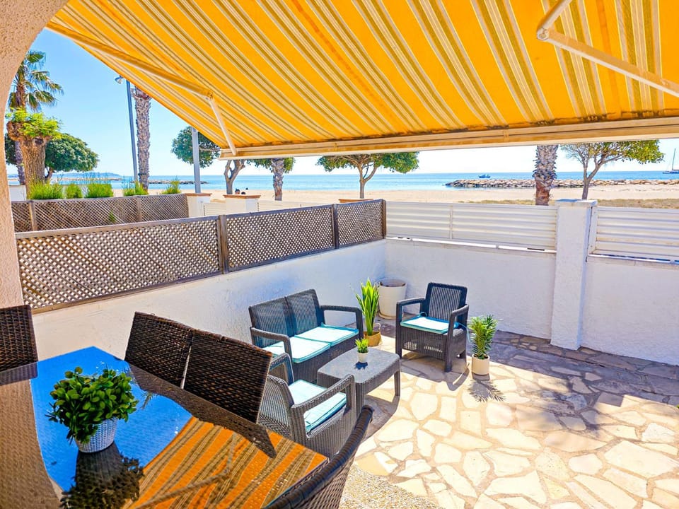 LITORAL COSTA DORADA - VILLA LAURA II Only families House in Cambrils
