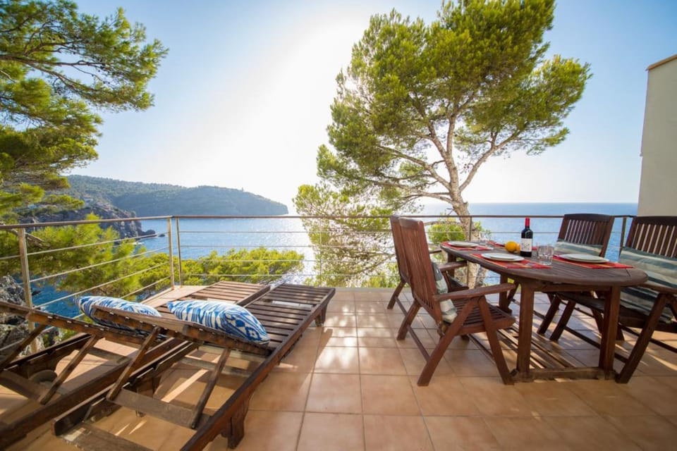 Property building, Balcony/Terrace, Living room