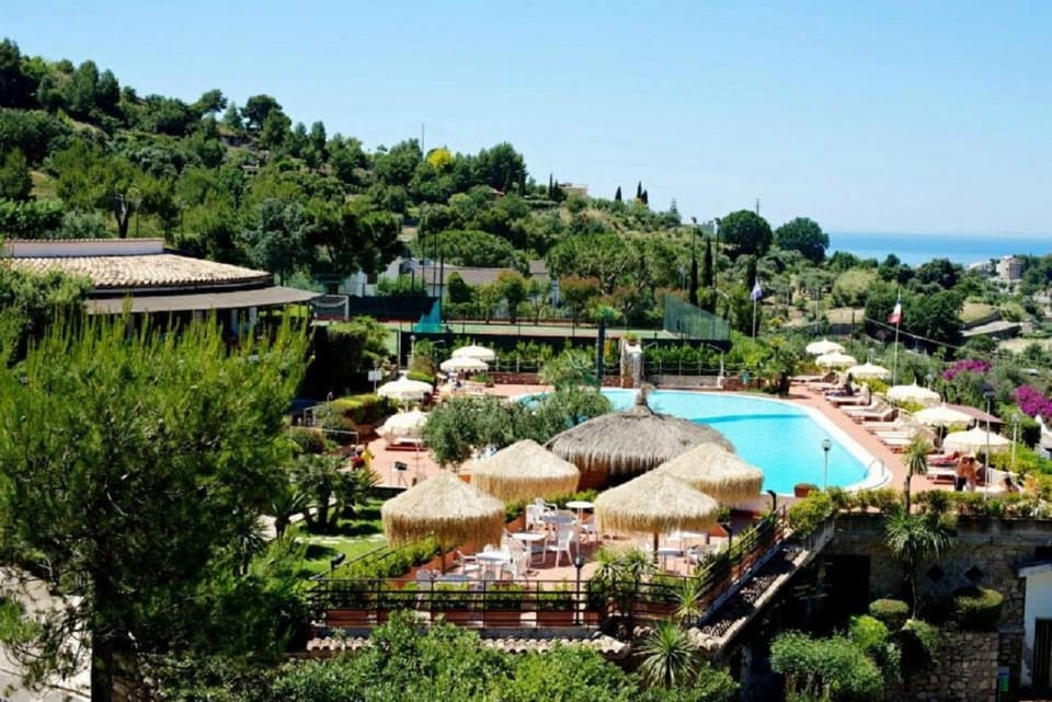 Restaurant/places to eat, Swimming pool