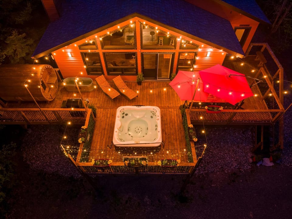 Property building, Natural landscape, Summer, Sauna, Sauna, Spa and wellness centre/facilities, Spa and wellness centre/facilities, Mountain view, sunbed