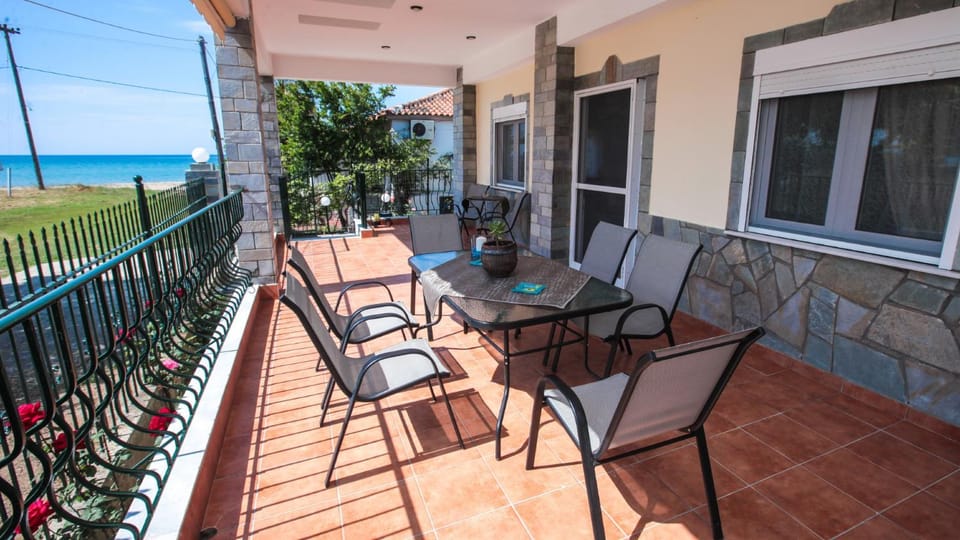 Property building, Day, Natural landscape, View (from property/room), Balcony/Terrace, Seating area, Sea view